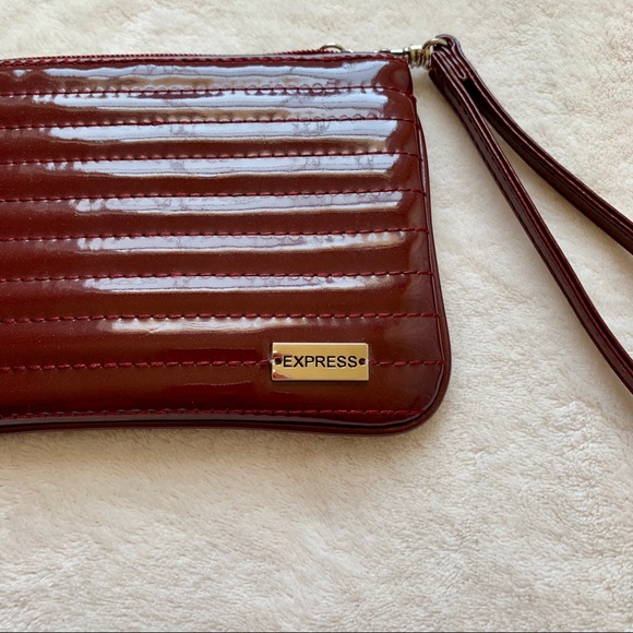 🍍 Express red wristlet, faux patent leather - Picture 2 of 6